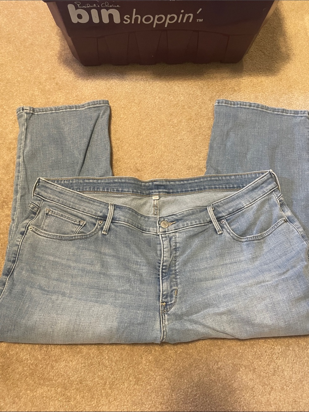 Levi's Women's Straight Leg Jeans in Light Blue Wash